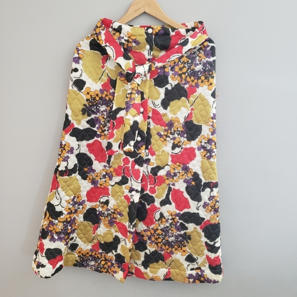 Quilt skirt cream with flower pattern womens size‎ 7/8